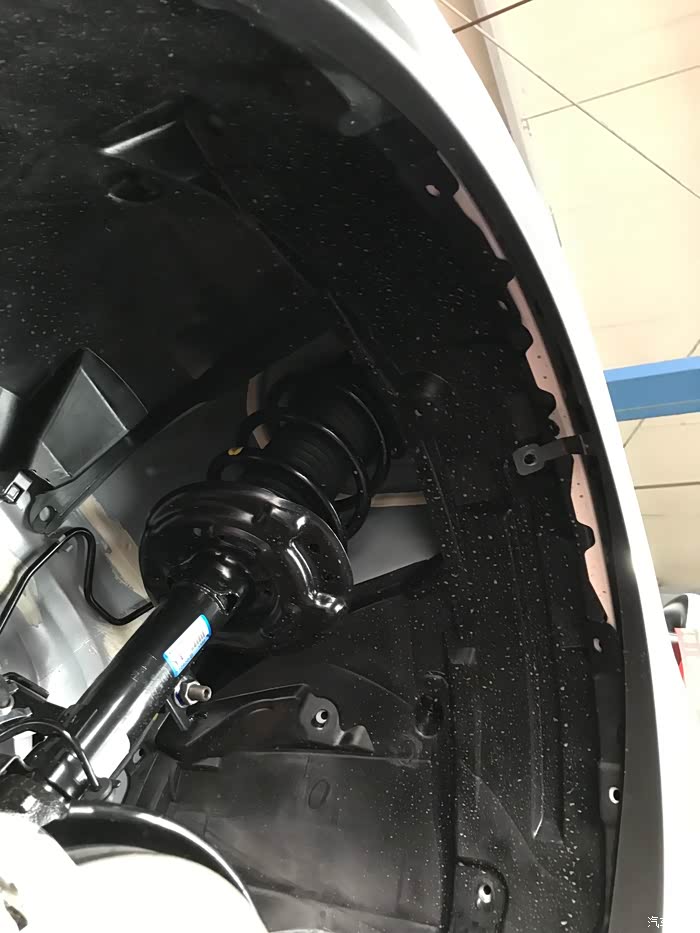 东风日产17逍客智享版底盘装甲作业