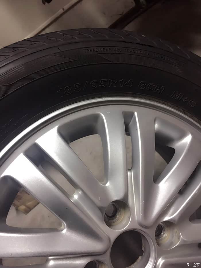 出轮毂轮胎1856514