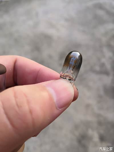 为了换两灯泡,我把前保险杠外壳拆了