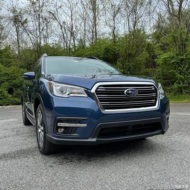 2021款斯巴鲁ascent,犀利的前大灯给人一种似曾相识的