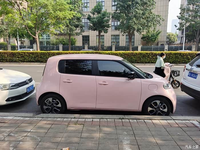 城市代步有一神器,可以快充的高续航电动车,实拍欧拉白猫