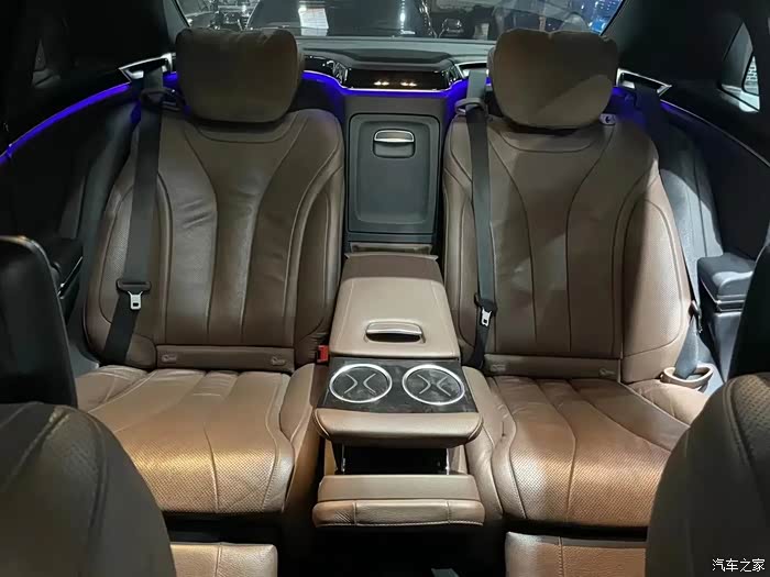15年6月奔驰s400 4matic 迈巴赫版 超大后排