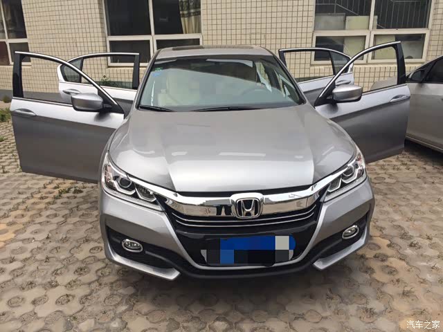 2016款雅阁2.0l 舒适版冰河银提车作业