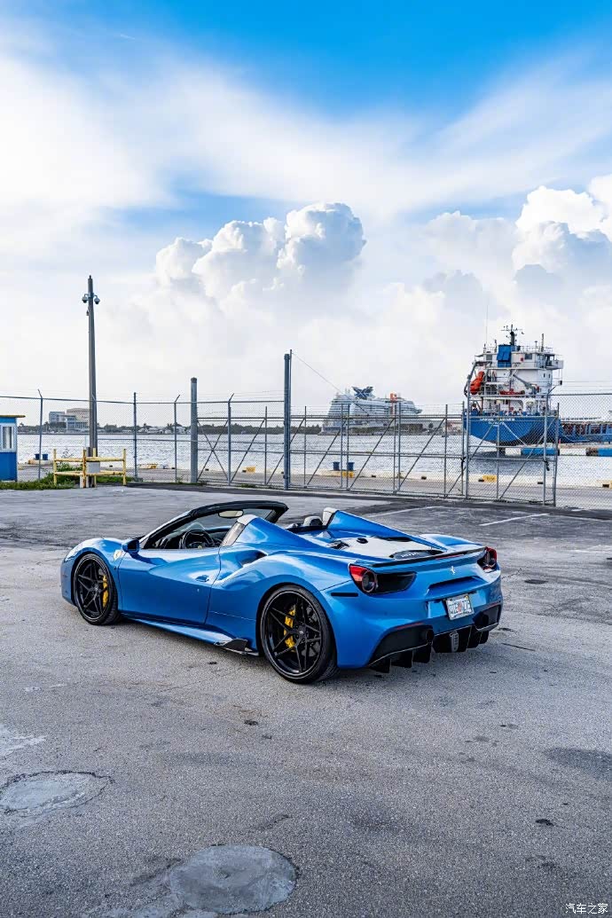 法拉利488spider暴力与优雅的化身