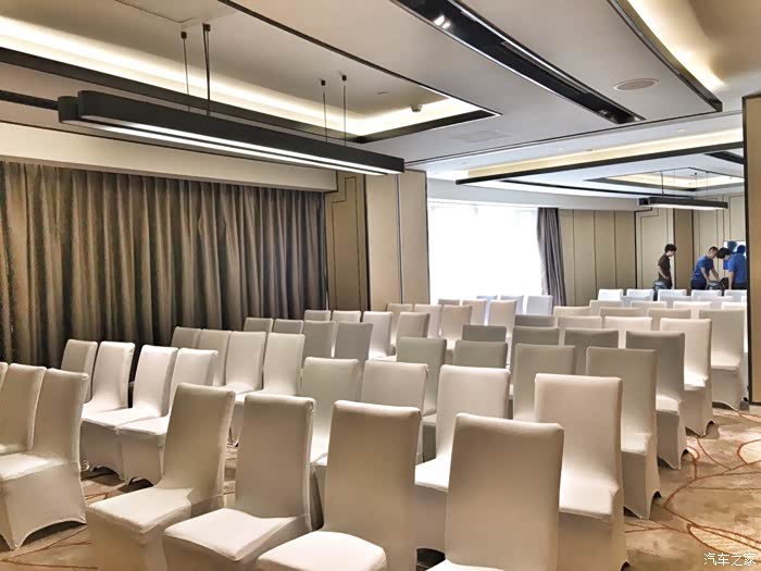 嘉宾休息区～有零食和赛车游戏