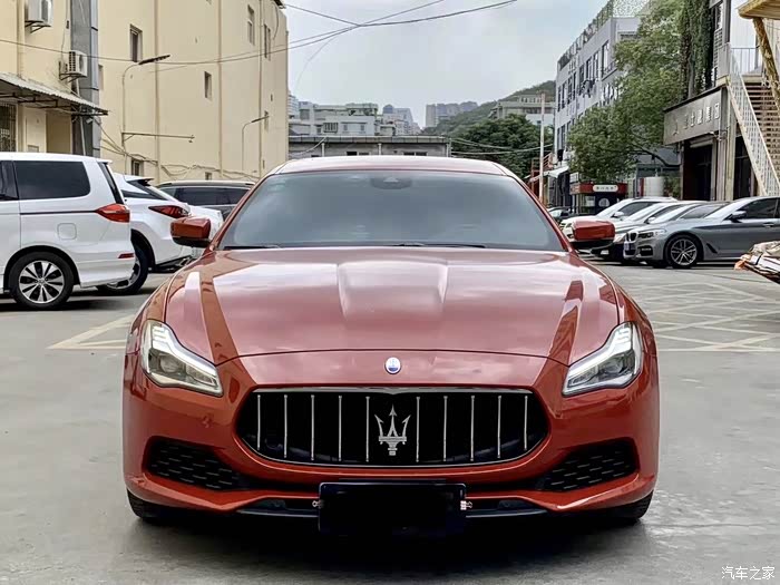 橙色玛莎拉蒂总裁