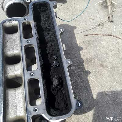 看到了吗,全是废气再循环的烟囱灰.