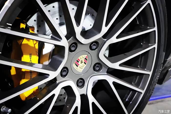 保时捷卡宴阿基波罗前十后四刹车卡钳