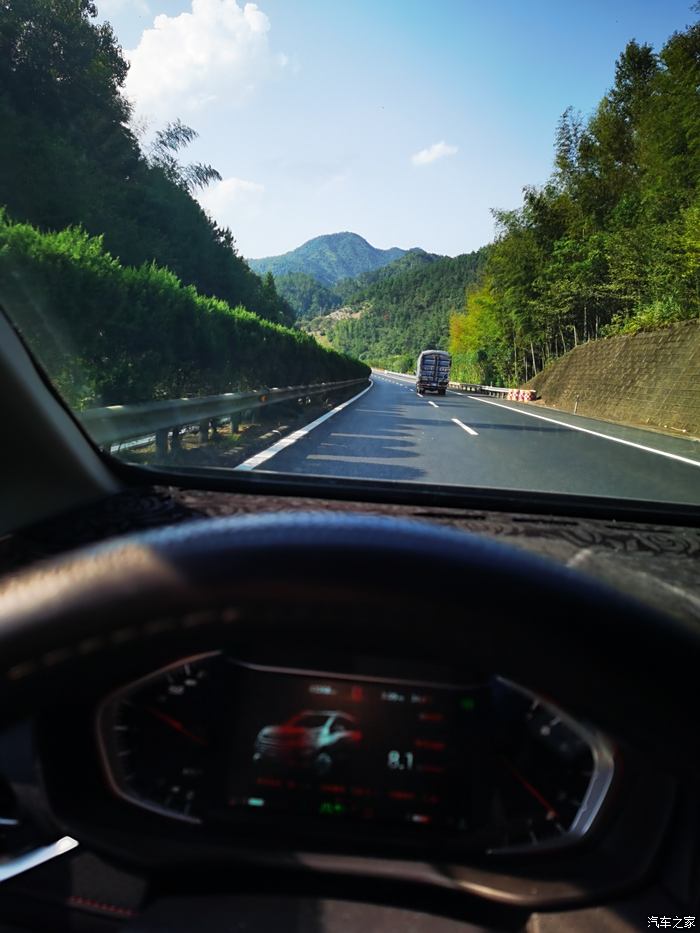 开车拍路边风景图图片