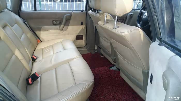 光阴流逝,唯有经典不变——机修师傅老潘与他的桑塔纳2000!