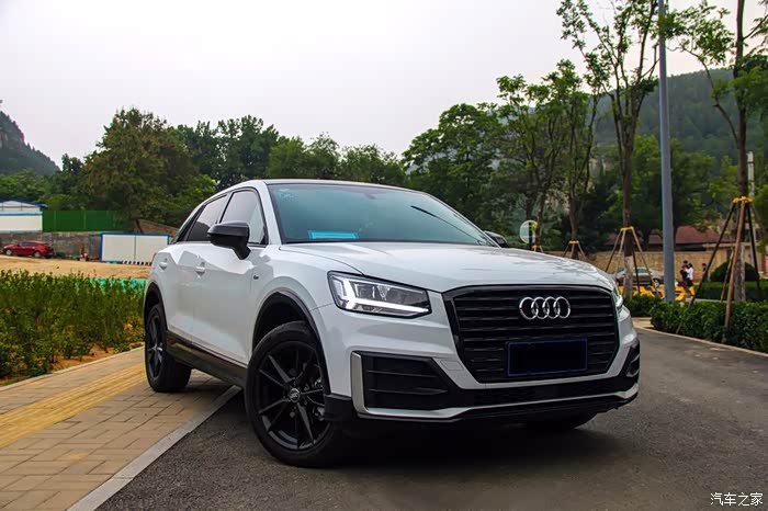白色奥迪q2l车款
