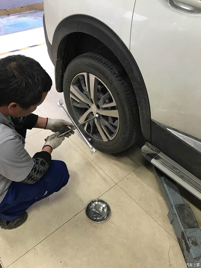 5008换胎作业!(蹭破大白狮轮胎,后续……)