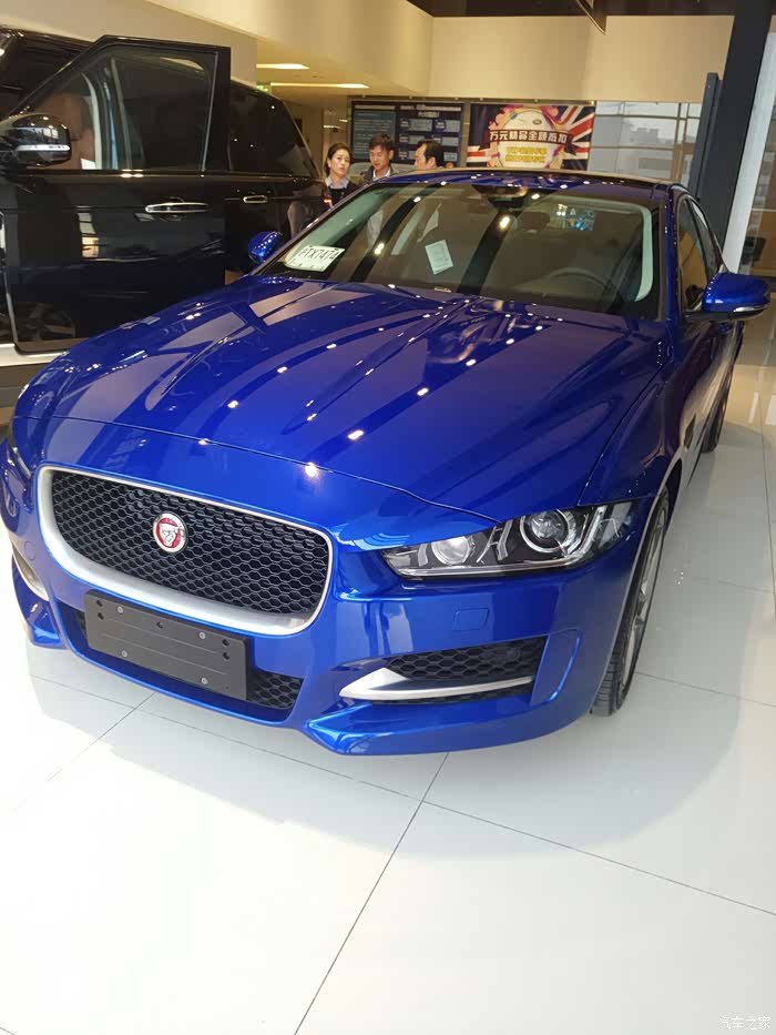 千呼万唤的捷豹水晶蓝,奉献一点实拍图