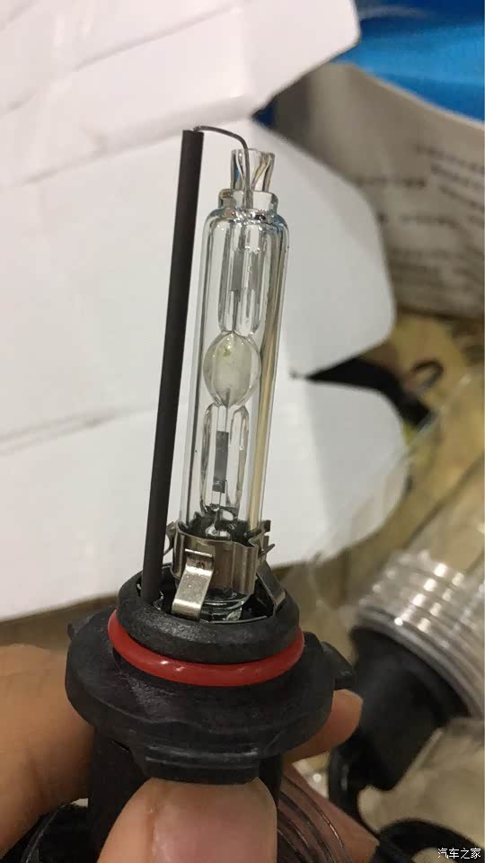 求助,2016款瑞虎5买的9005氙气灯,装不进去!