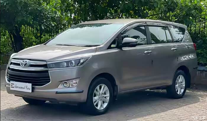 丰田innova crysta