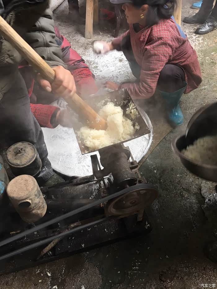 【制作过年美食】回家乡父老打糍粑