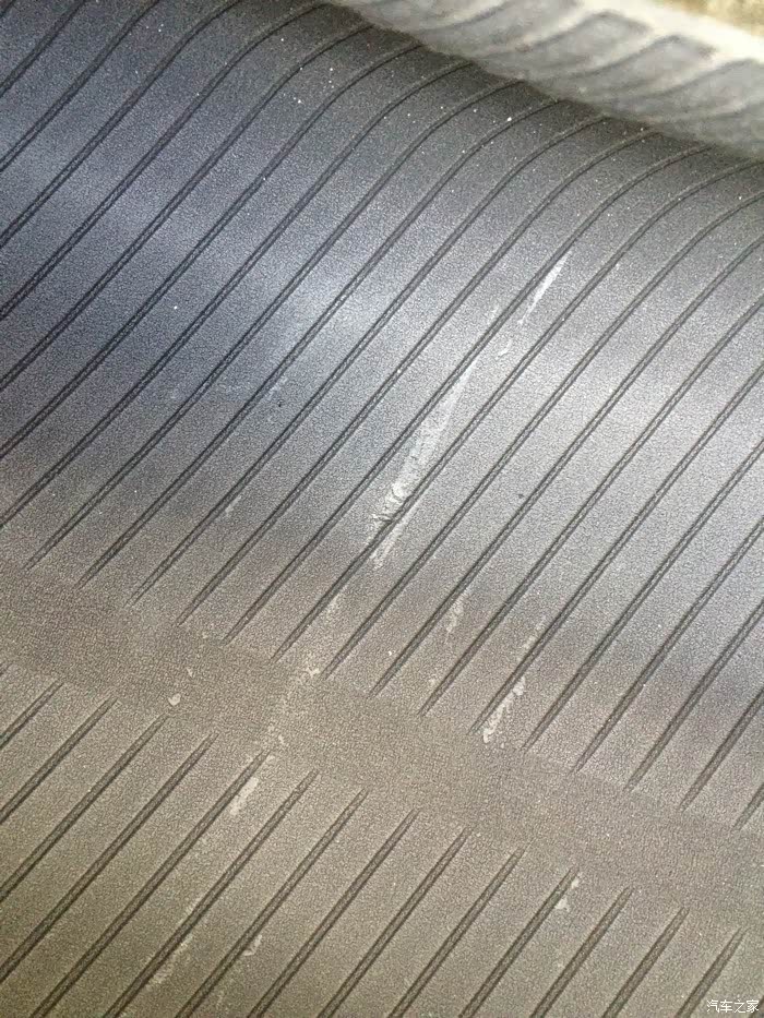 新买轮胎内壁凹痕敢不敢用谢过