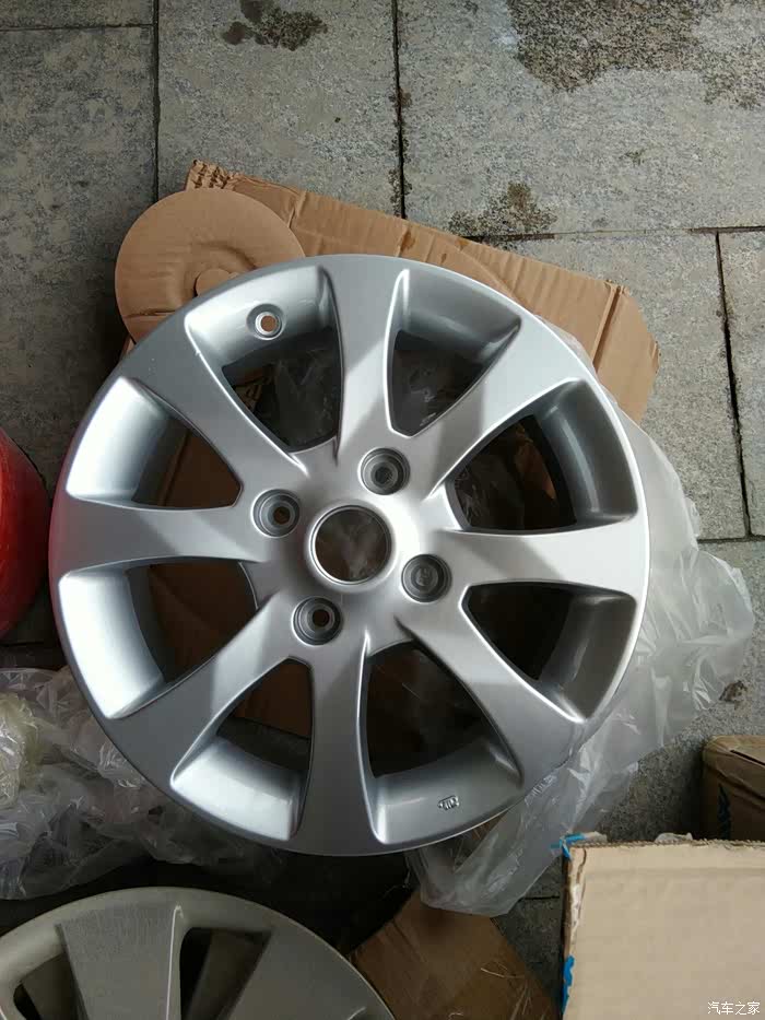 启辰r50换轮毂了