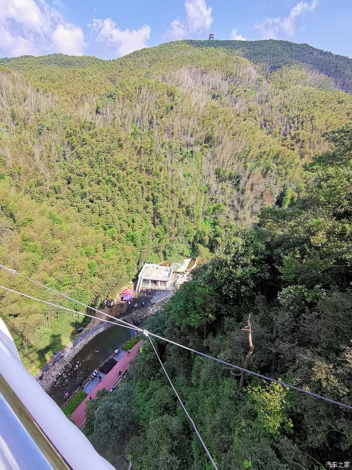 窝窝陪伴打卡月亮湾玻璃栈道