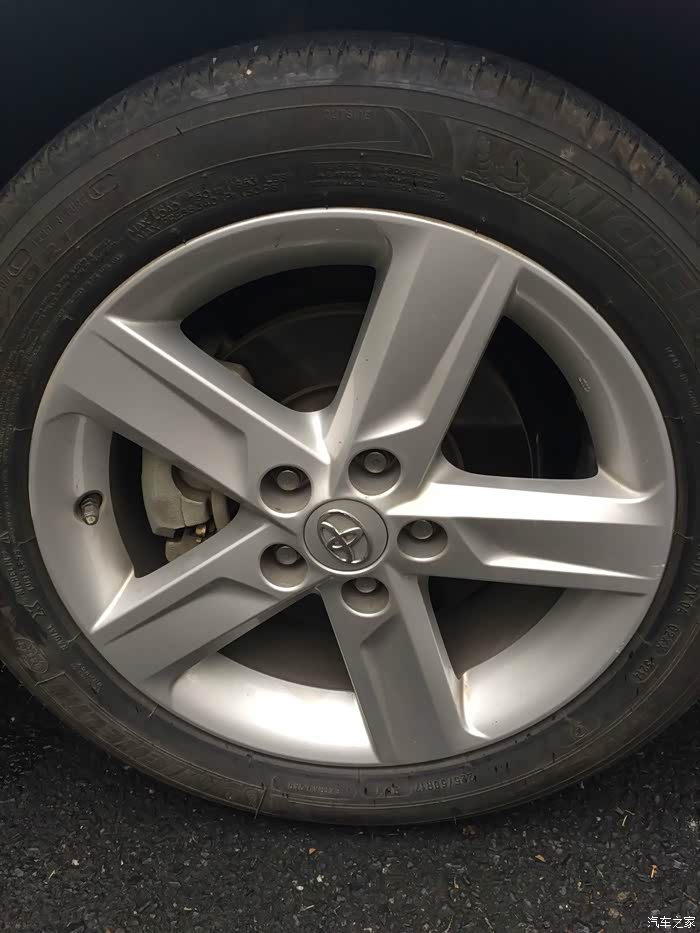 便宜出凯美瑞s版原车五幅17寸轮毂感谢版主放行