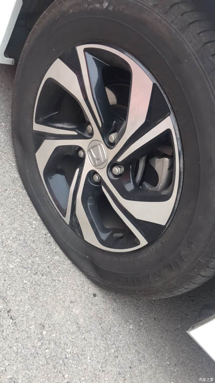 轮胎被钉子干了一下