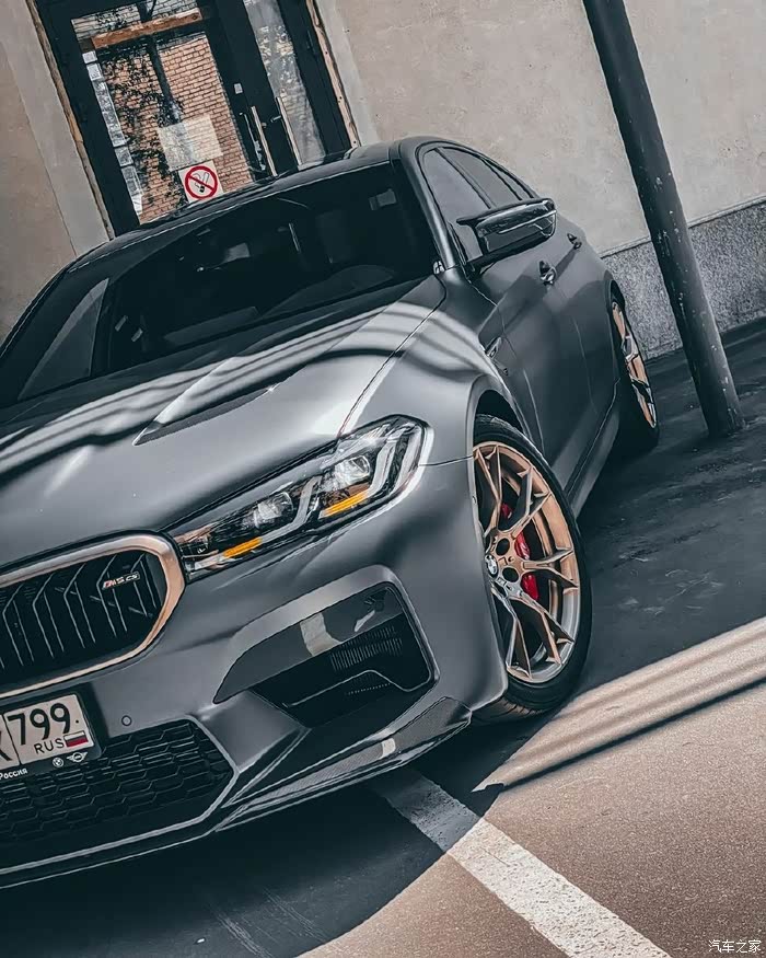 宝马m5cs改款后的m5颜值更上一层楼