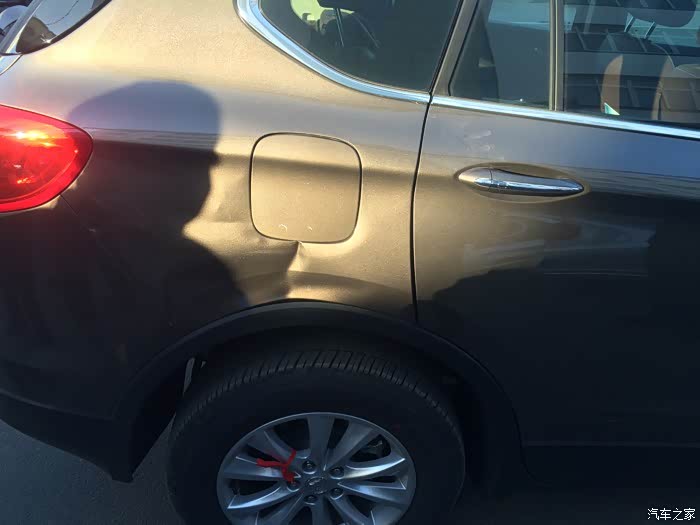 昂科威换右后翼子板需要多少钱啊