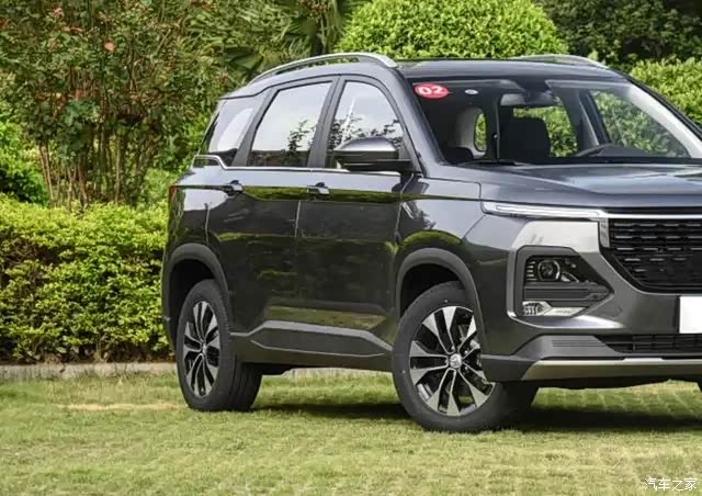 宝骏530最为大七座的suv车型,十分符合消费者在当下三胎