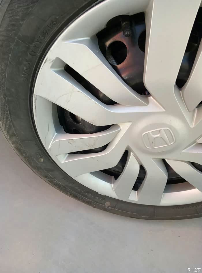 【图】问个轮胎被撞后的问题_飞度论坛_汽车之家论坛
