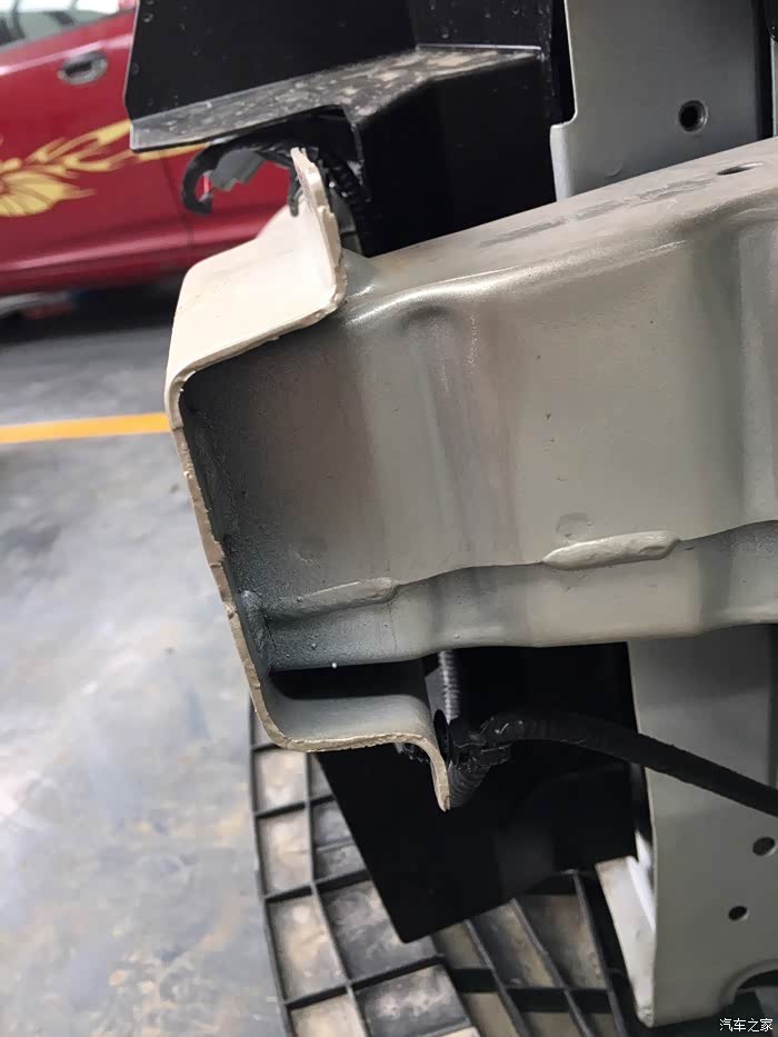 二保换门锁细看防撞梁