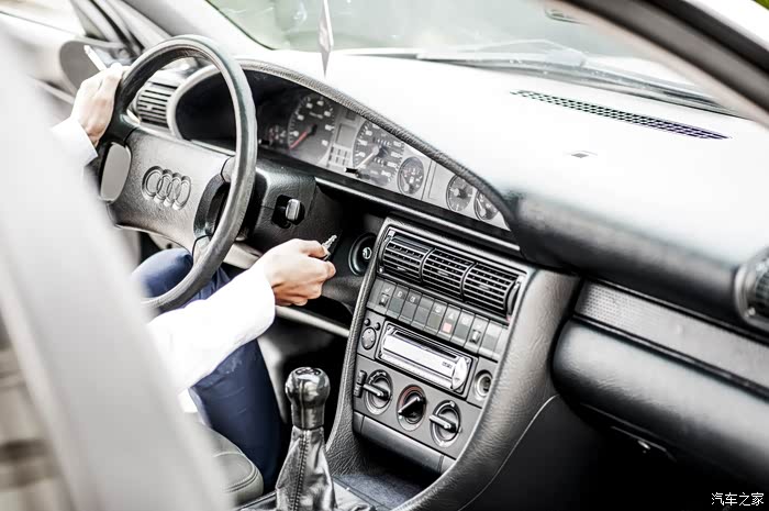 奥迪100老旅行车过来串个门