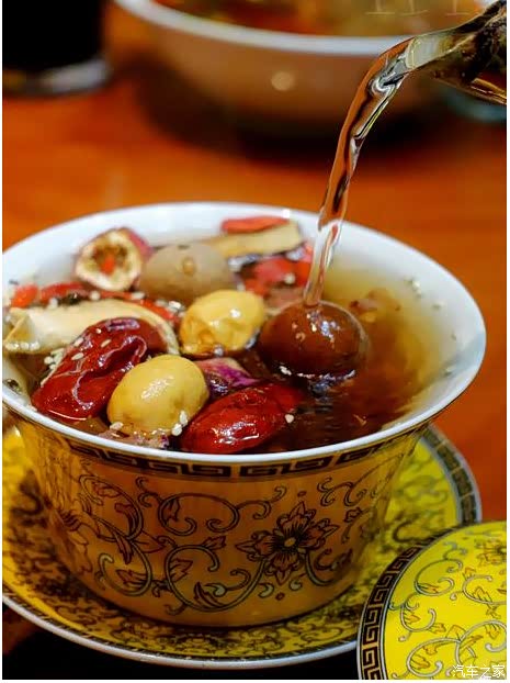 宁夏的八宝茶也是相当的美滋滋.入口清香.厚味甘甜,色香味俱全.