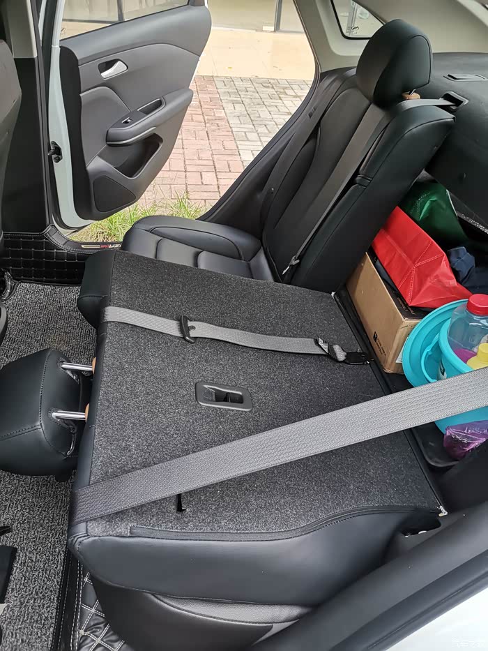 改装2019款科鲁泽后排座椅靠背头枕