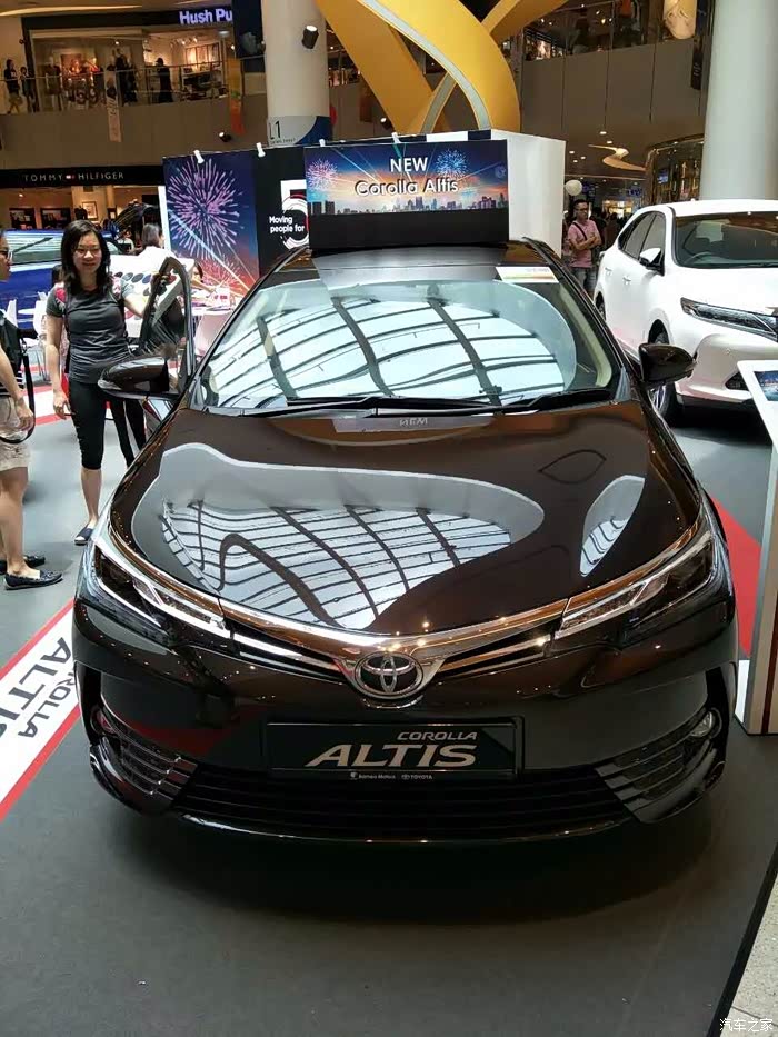 新加坡车展上的丰田车,卡罗拉