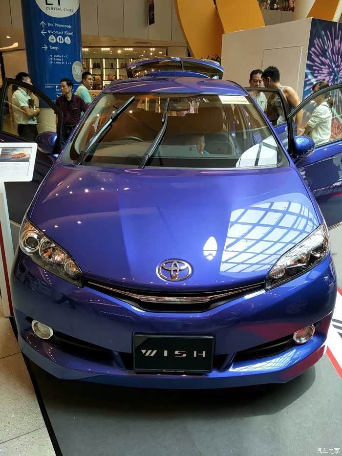 新加坡车展上的丰田车,卡罗拉