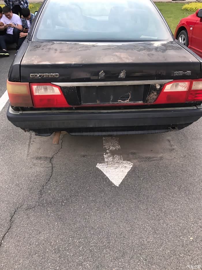 校园里有年头的红旗ca7200