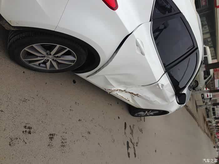 【图】车被撞成这样 请教大神一点问题_逸动论坛_汽车之家论坛