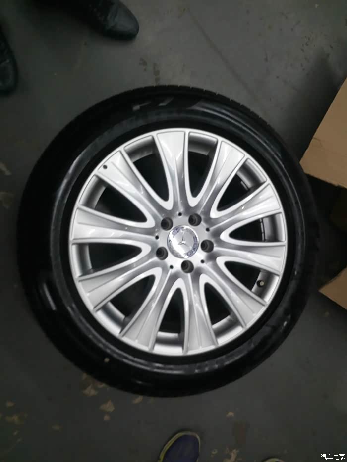 出售进口奔驰s320原装拆车轮胎跑的不到100公里
