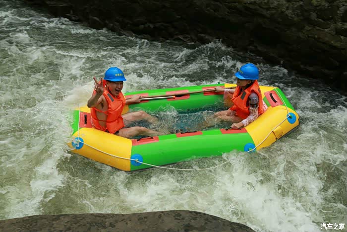 重庆福特车友会黄水漂流有爱团队凝结的一丝夏日清凉