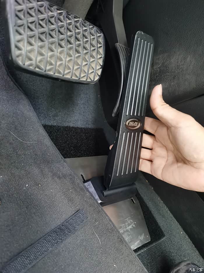 蔚来es6diy加速踏板由吊装式改为地板风琴式
