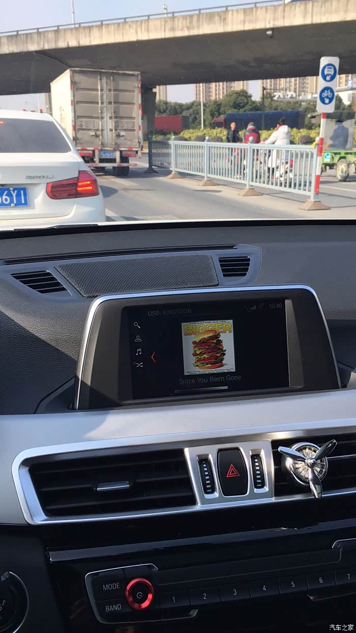 现在2.0领先的显示屏