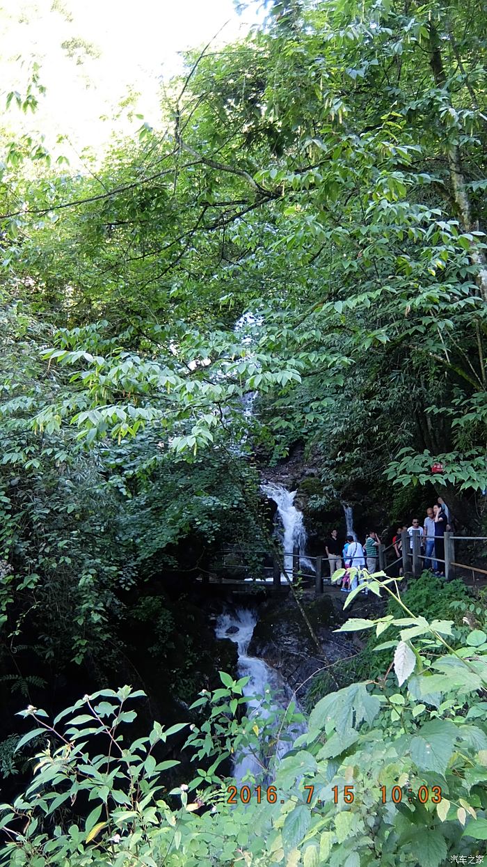 彭州臥龍谷景區登山觀賞瀑布九峰山農家樂避暑爽呆了