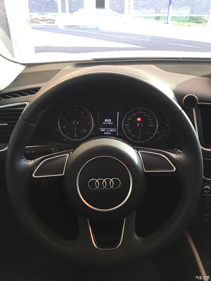 各位哥哥姐姐为什么我的车方向盘有点儿偏啊