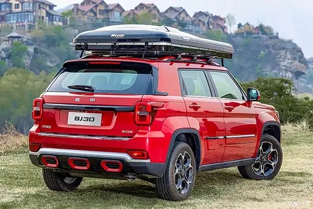 北京bj30足够硬汉,脸部线条上肌肉感不错,五孔式前格栅辨识