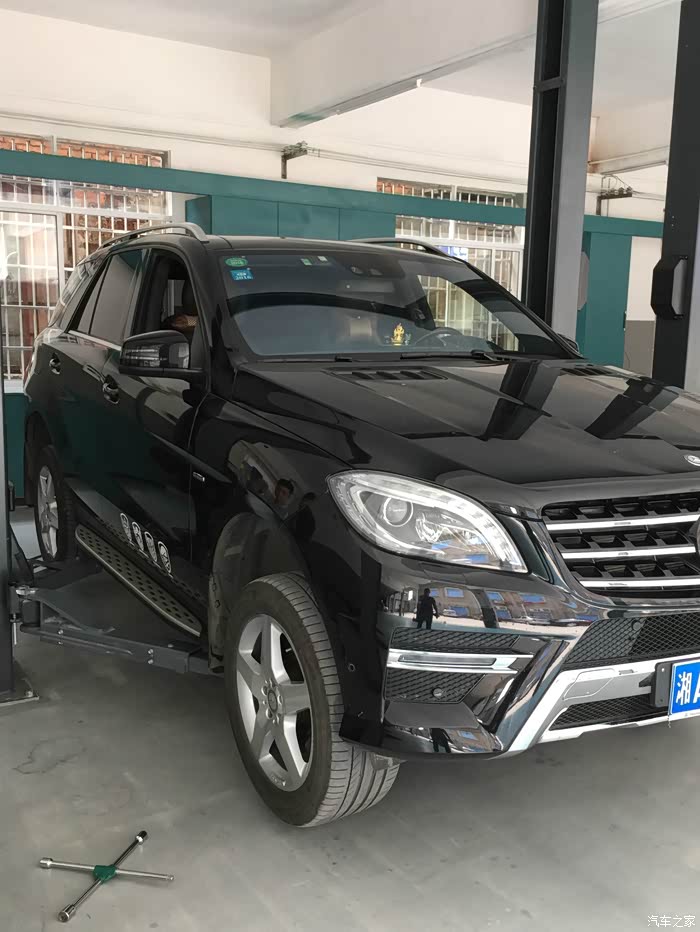 奔驰m400豪华款使用3万公里作业