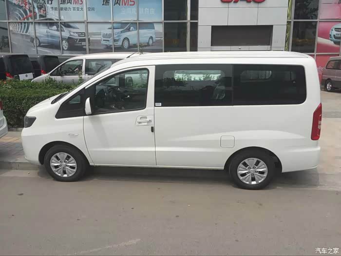 来4s店看一眼五座瑞风m3实车