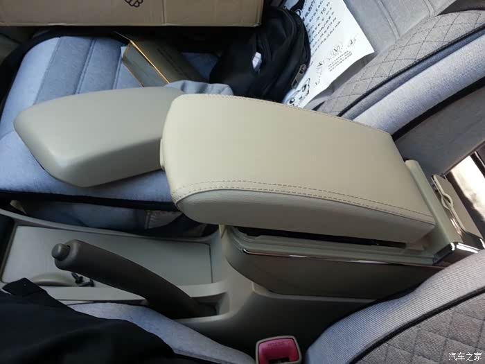 11款花冠自己动手换个中央加高扶手箱