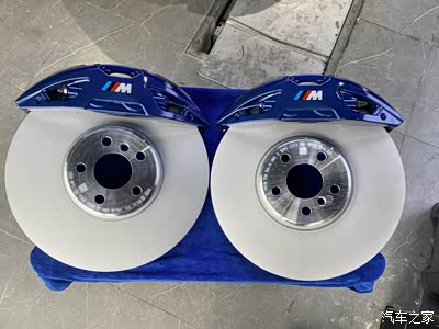 坐标上海——新款宝马x3安装宝马原厂m蓝色高性能卡钳