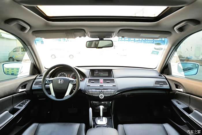大气上档次配置齐全的本田雅阁八代半