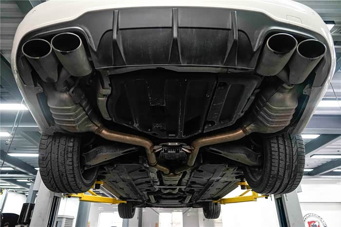 终于等到你w204c63amg小弟怒提神车